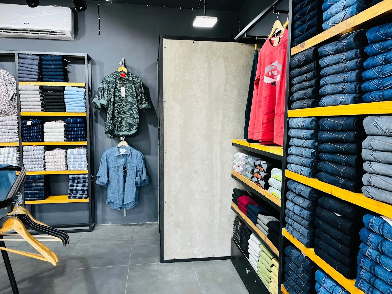 Themes clothing